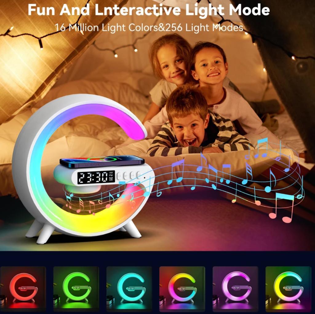 LAMPA SMART CU LED RGB SI INCARCARE PRIN WIRELESS