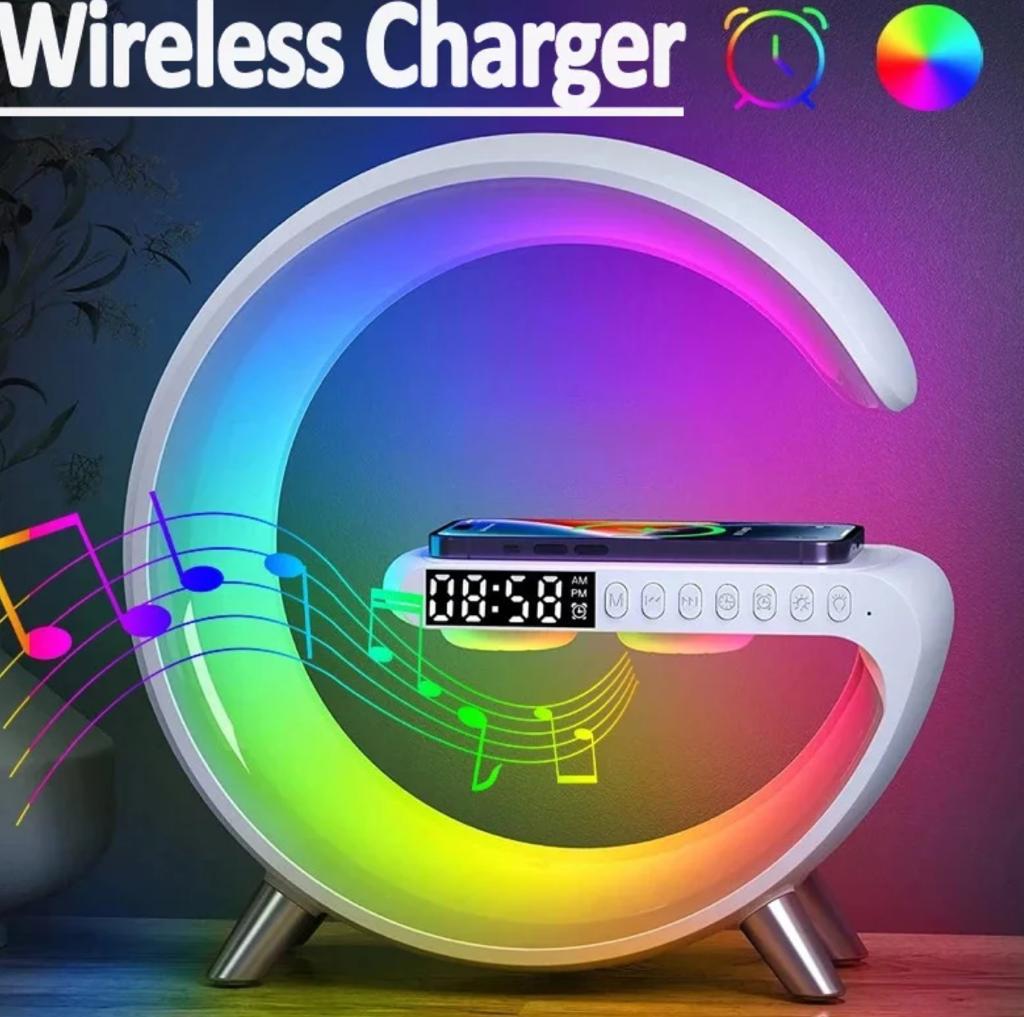 LAMPA SMART CU LED RGB SI INCARCARE PRIN WIRELESS